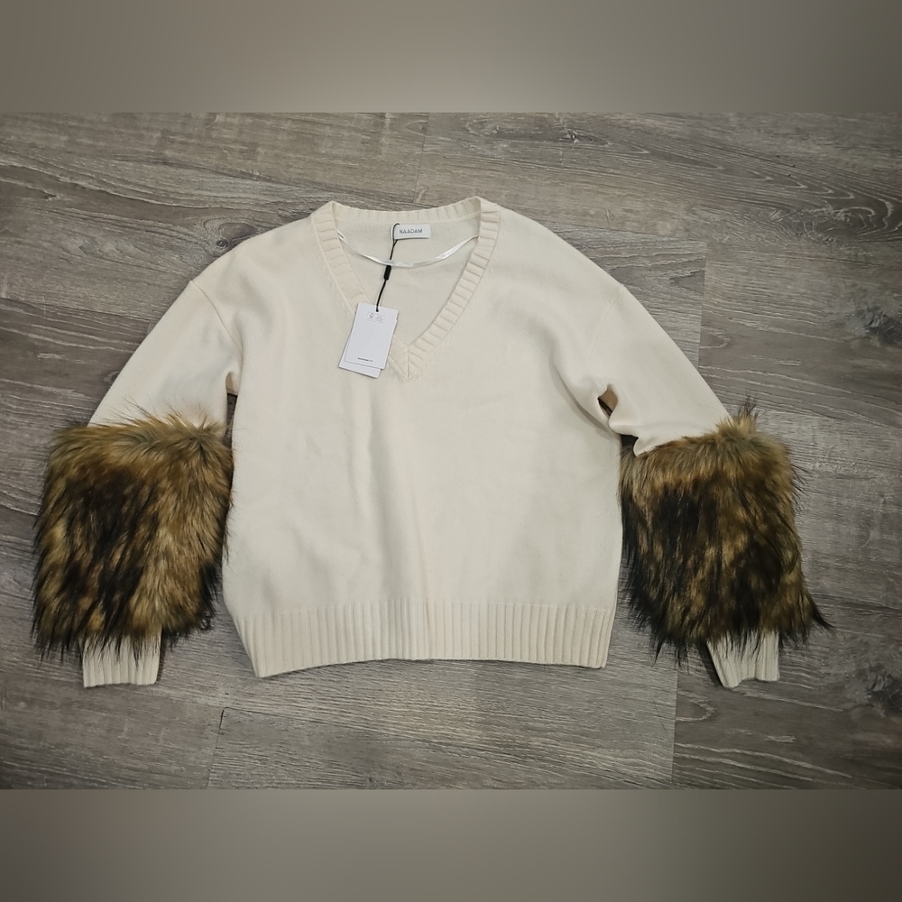 NEW.Naadam women's,70%wool,30% cashmere sweater, ultra-luxury V-neck, beige. - Picture 5 of 7